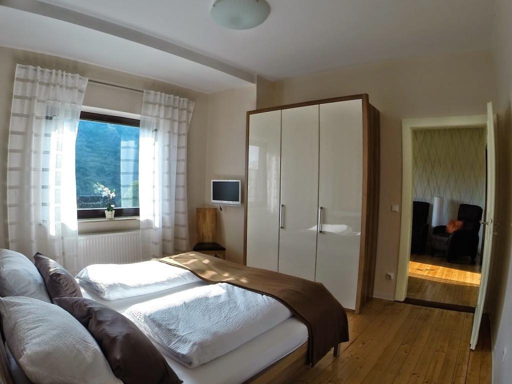 Ferienwohnungen Haus Am Wuerzlaysteig Lehmen Стая снимка