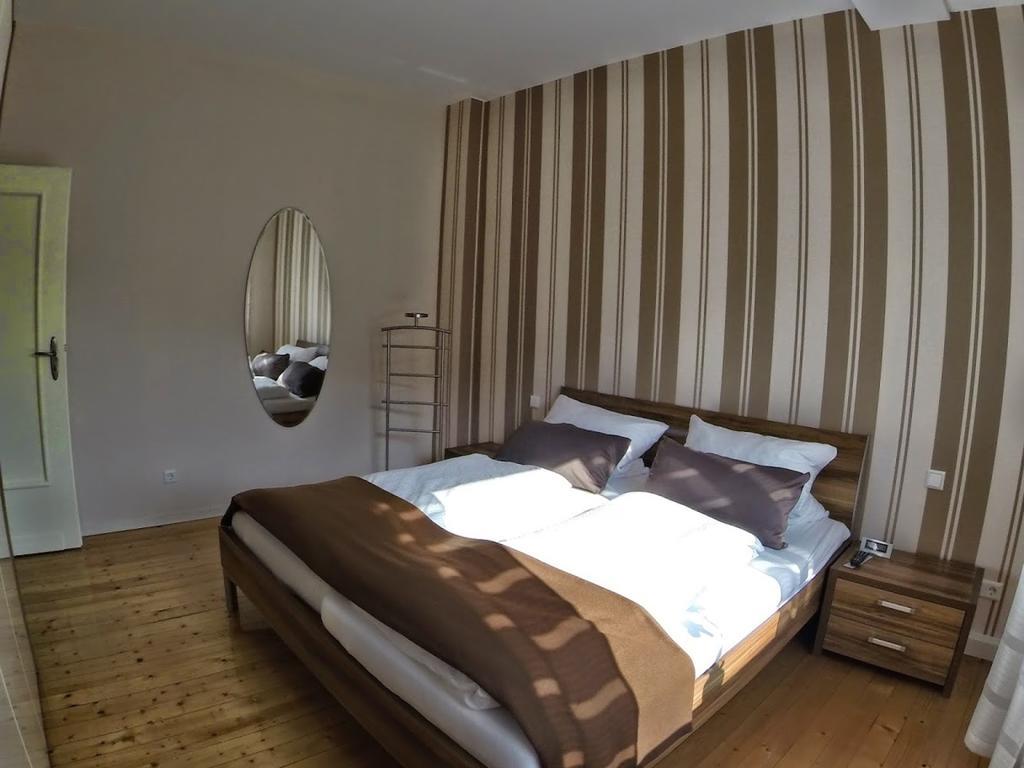 Ferienwohnungen Haus Am Wuerzlaysteig Lehmen Стая снимка
